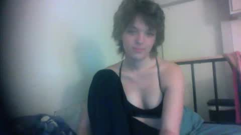Snapshot of twinkl3toz3 chatting on 04/30/26, 01:56 twinkl3toz3 online show from 04/30/26, 01:56