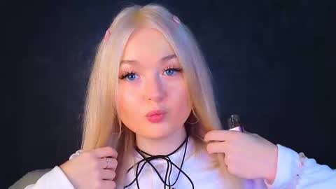 Snapshot of twinklefluff chatting on 03/11/25, 04:43 twinklefluff online show from 03/11/25, 04:43