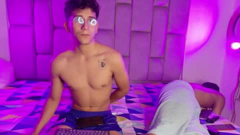 Snapshot of twinksecrets_ chatting on 02/20/26, 10:05 twinksecrets_ online show from 02/20/26, 10:05