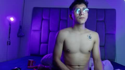 Snapshot of twinksecrets_ chatting on 03/08/26, 12:09 twinksecrets_ online show from 03/08/26, 12:09