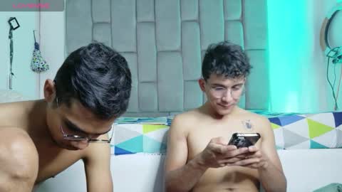 Snapshot of twinksecrets_ chatting on 03/20/26, 12:10 twinksecrets_ online show from 03/20/26, 12:10