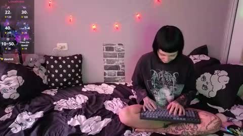 Snapshot of twins_terror chatting on 12/17/25, 10:10 Sin and Skin online show from 12/17/25, 10:10