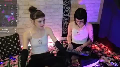 Snapshot of twins_terror chatting on 12/18/25, 08:37 Sin and Skin online show from 12/18/25, 08:37