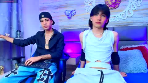 twinslovers_ online show from 09/11/25, 07:47