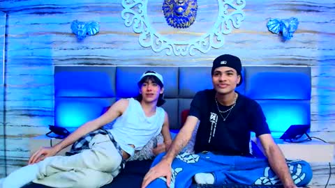 twinslovers_ online show from 09/19/25, 07:25