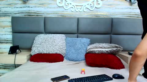 twinslovers_ online show from 10/02/25, 07:54