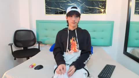 twinslovers_ online show from 10/09/25, 04:43