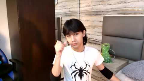 twinslovers_ online show from 11/28/25, 03:53