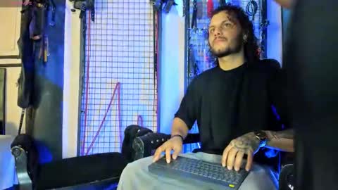 Clio  Tadeo online show from 10/19/25, 05:08