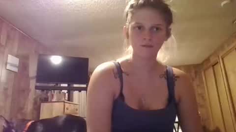 Snapshot of twizzler_twizzle chatting on 09/14/25, 05:28 twizzler_twizzle online show from 09/14/25, 05:28