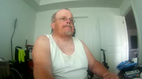 Snapshot of two_wheels_two_balls chatting on 05/13/26, 02:25 two_wheels_two_balls online show from 05/13/26, 02:25