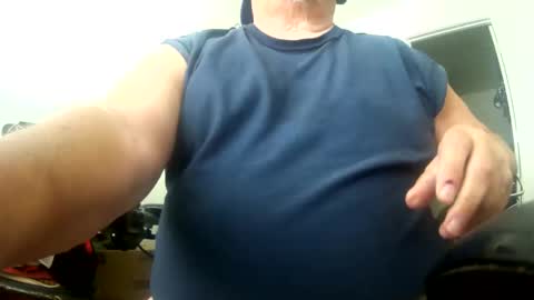 Snapshot of two_wheels_two_balls chatting on 05/28/26, 07:00 two_wheels_two_balls online show from 05/28/26, 07:00