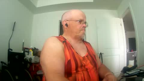 Snapshot of two_wheels_two_balls chatting on 05/29/26, 06:28 two_wheels_two_balls online show from 05/29/26, 06:28