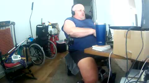 Snapshot of two_wheels_two_balls chatting on 06/06/26, 04:12 two_wheels_two_balls online show from 06/06/26, 04:12