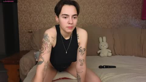 Snapshot of twobabesweet chatting on 06/09/26, 04:57 Welcome guys We Lili and Vic PVT open online show from 06/09/26, 04:57