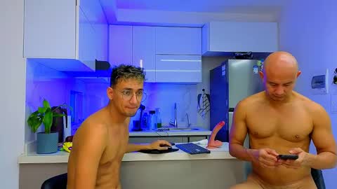 twoboyshot24 online show from 05/05/26, 09:39