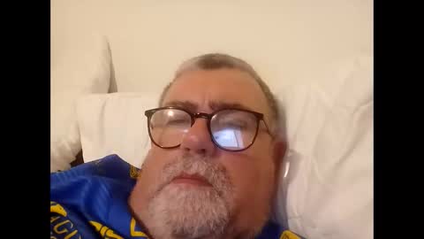 Snapshot of twohats2810 chatting on 12/20/25, 06:37 twohats2810 online show from 12/20/25, 06:37