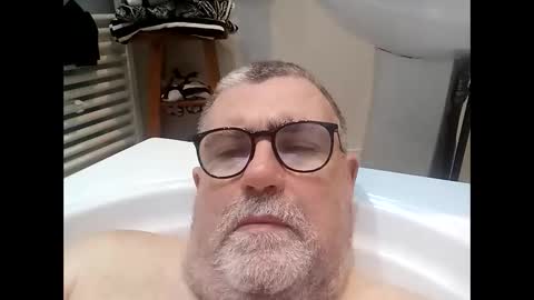 Snapshot of twohats2810 chatting on 01/08/26, 07:27 twohats2810 online show from 01/08/26, 07:27