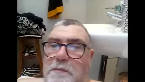 Snapshot of twohats2810 chatting on 01/09/26, 07:37 twohats2810 online show from 01/09/26, 07:37