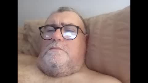 Snapshot of twohats2810 chatting on 02/04/26, 04:35 twohats2810 online show from 02/04/26, 04:35