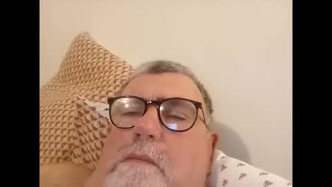 Snapshot of twohats2810 chatting on 02/20/26, 07:25 twohats2810 online show from 02/20/26, 07:25