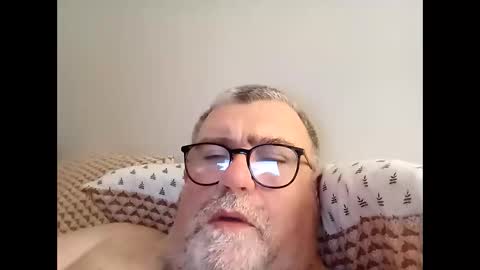 Snapshot of twohats2810 chatting on 03/13/26, 07:09 twohats2810 online show from 03/13/26, 07:09