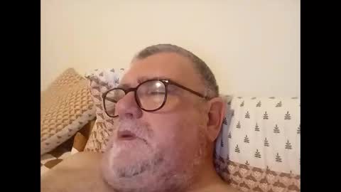 Snapshot of twohats2810 chatting on 03/18/26, 07:50 twohats2810 online show from 03/18/26, 07:50