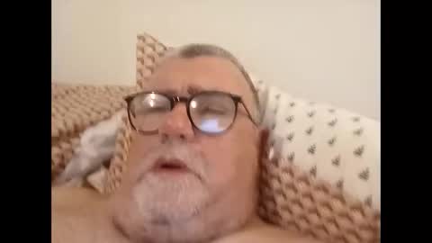 Snapshot of twohats2810 chatting on 03/27/26, 07:13 twohats2810 online show from 03/27/26, 07:13