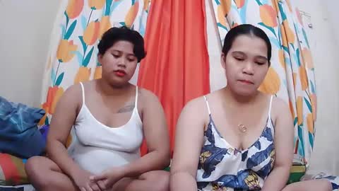 Snapshot of twowetcuties chatting on 01/31/25, 11:56 Lyn and lea online show from 01/31/25, 11:56