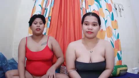 Snapshot of twowetcuties chatting on 02/11/25, 12:06 Lyn and lea online show from 02/11/25, 12:06