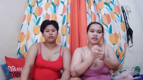 Snapshot of twowetcuties chatting on 02/26/25, 08:59 Lyn and lea online show from 02/26/25, 08:59