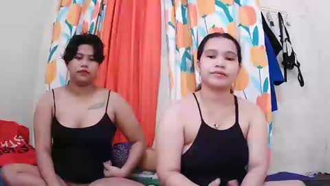Snapshot of twowetcuties chatting on 03/12/25, 11:54 Lyn and lea online show from 03/12/25, 11:54