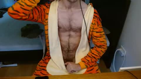 Snapshot of twunkyfitstud chatting on 10/31/25, 09:16 twunkyfitstud online show from 10/31/25, 09:16