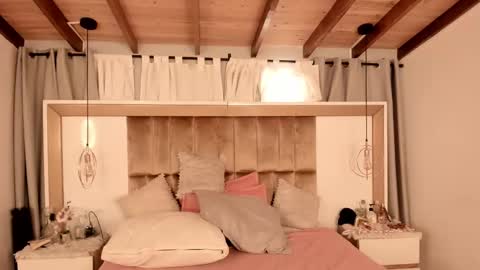 Twiggy online show from 02/20/25, 09:09