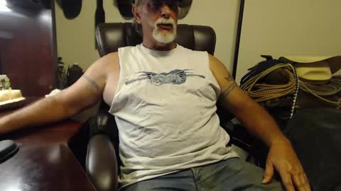 Snapshot of txlobo60 chatting on 09/16/25, 12:00 txlobo60 online show from 09/16/25, 12:00