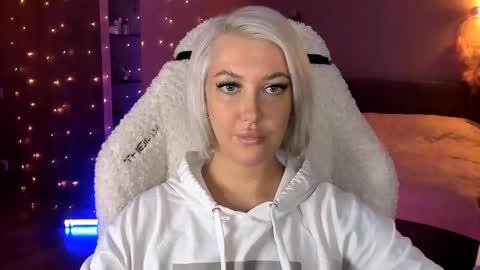 Miley online show from 01/29/25, 02:21