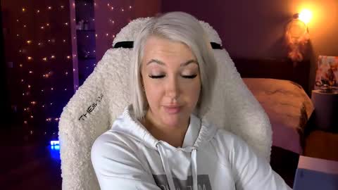 Miley online show from 01/29/25, 05:24