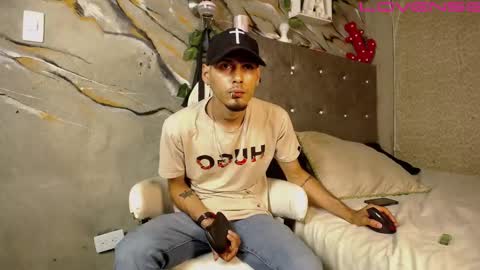 Snapshot of tyl3r_coop3r chatting on 09/20/25, 04:02 tyl3r_coop3r online show from 09/20/25, 04:02