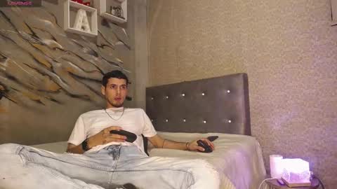 Snapshot of tyl3r_coop3r chatting on 02/15/26, 08:38 tyl3r_coop3r online show from 02/15/26, 08:38