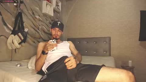 Snapshot of tyl3r_coop3r chatting on 06/17/26, 11:27 tyl3r_coop3r online show from 06/17/26, 11:27