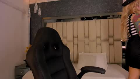  TYLA  online show from 10/14/25, 03:40