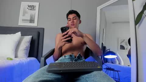 Snapshot of tyler_fox_ chatting on 09/09/25, 07:35 Tyler Fox online show from 09/09/25, 07:35
