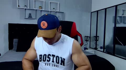 Snapshot of tyler_hank1 chatting on 02/01/25, 01:02 tyler_hank1 online show from 02/01/25, 01:02