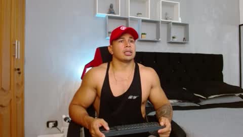 tyler_hank1 online show from 11/17/25, 08:36