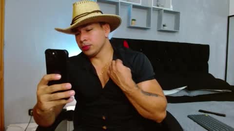 tyler_hank1 online show from 12/03/25, 02:08