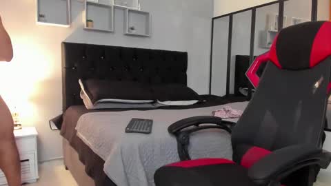 tyler_hank1 online show from 12/15/25, 11:53