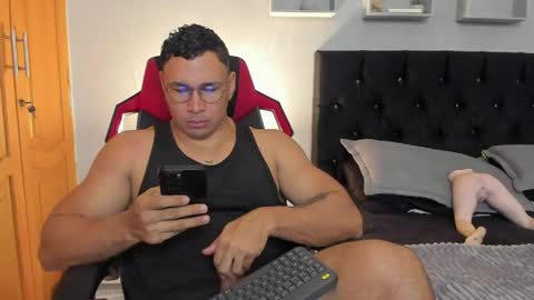 Snapshot of tyler_hank1 chatting on 04/16/26, 02:12 tyler_hank1 online show from 04/16/26, 02:12