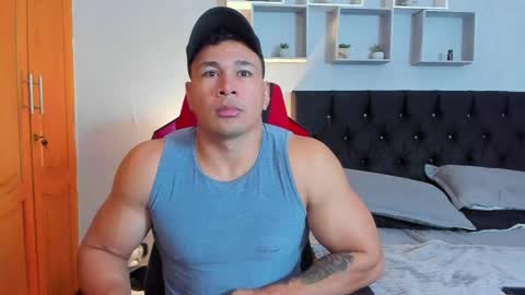 Snapshot of tyler_hank1 chatting on 04/25/26, 01:03 tyler_hank1 online show from 04/25/26, 01:03