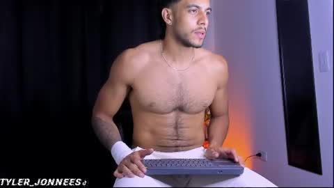 Snapshot of tyler_jonnes chatting on 06/19/26, 11:52 Tyler online show from 06/19/26, 11:52