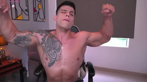 Snapshot of tyler_muscle chatting on 02/07/26, 09:51 David online show from 02/07/26, 09:51